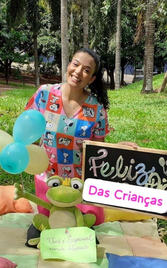 Babá feliz Dia das crianças