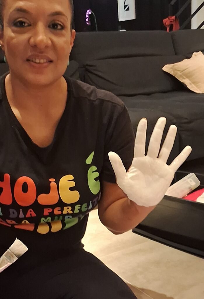 Cuidar de crianças nunca foi apenas um trabalho para mim. Sempre foi presença. Presença nos pequenos momentos.Presença nas rotinas simples.Presença nas memórias que estão sendo construídas sem ninguém perceber.